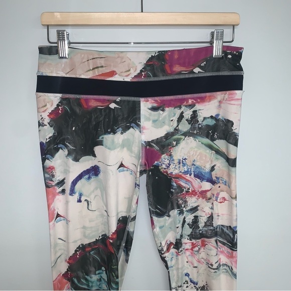 Lululemon Run: Inspire Crop II Leggings Size 6 US White Abstract Luxtreme Capris - Picture 3 of 15